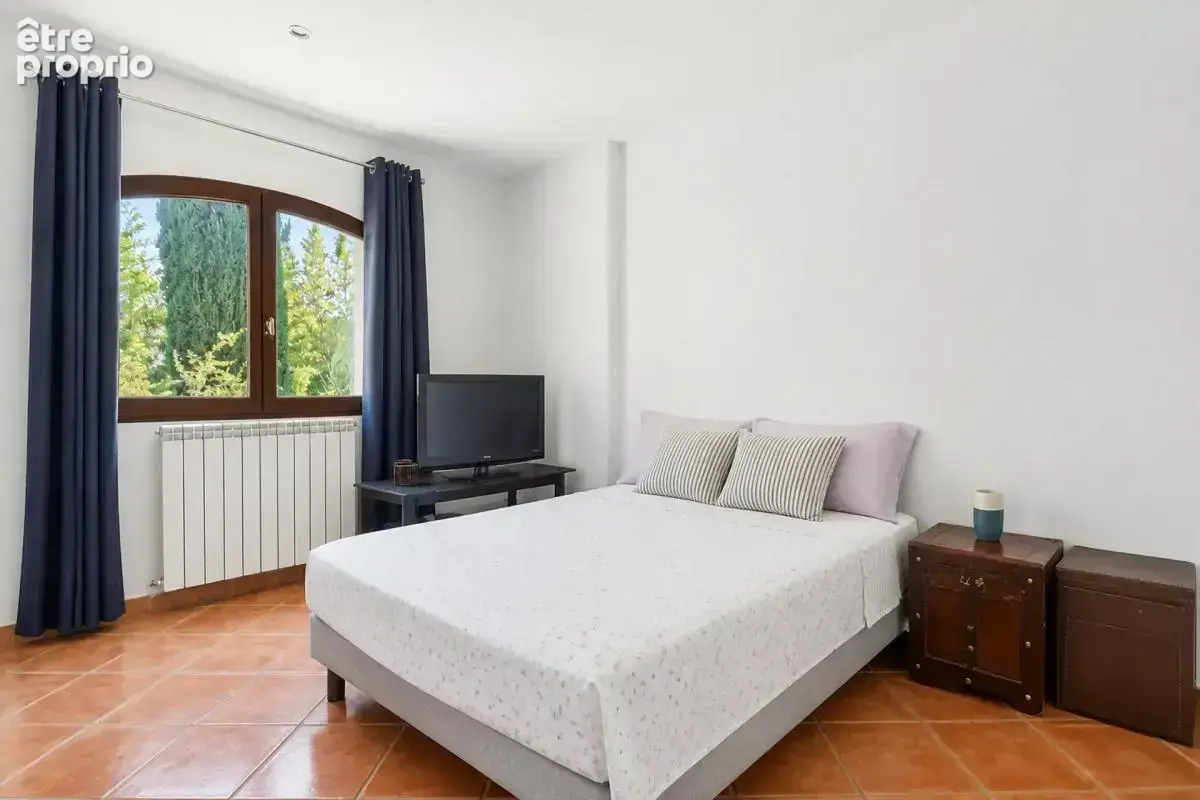 Les Pennes Mirabeau, Villa familiale + 3 logements dépendants - photo 12