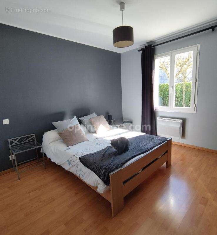 Charente, à Vars, maison de plain pied de 137 m², 4 chambres, véranda, piscine, garage et terrain clos 1002 m² - photo 12