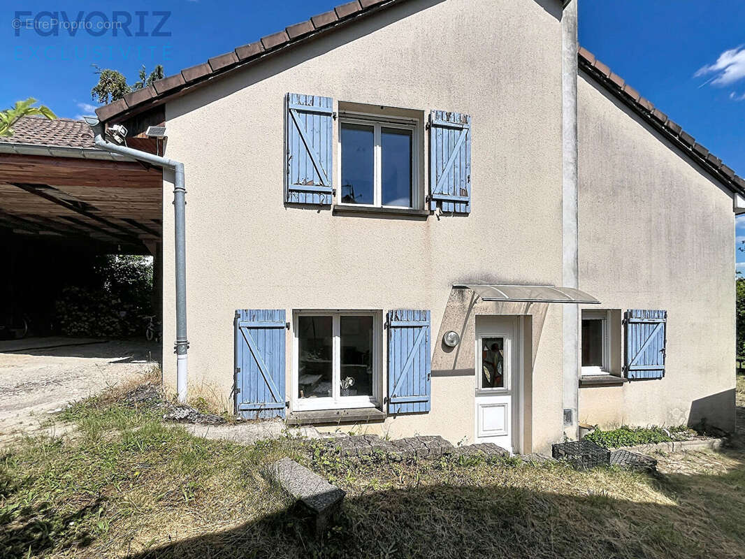 Maison à NEUFCHATEAU