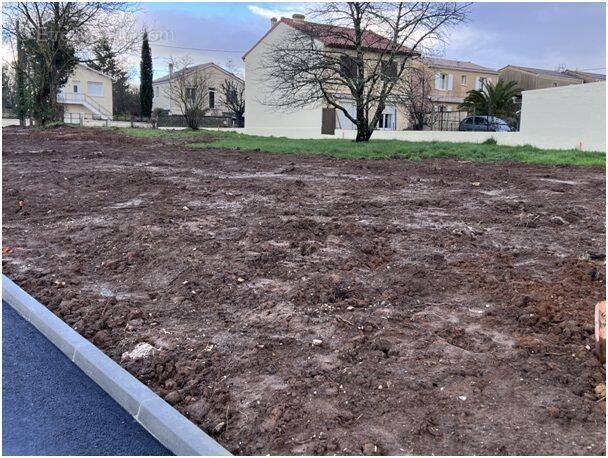 Terrain à GOND-PONTOUVRE