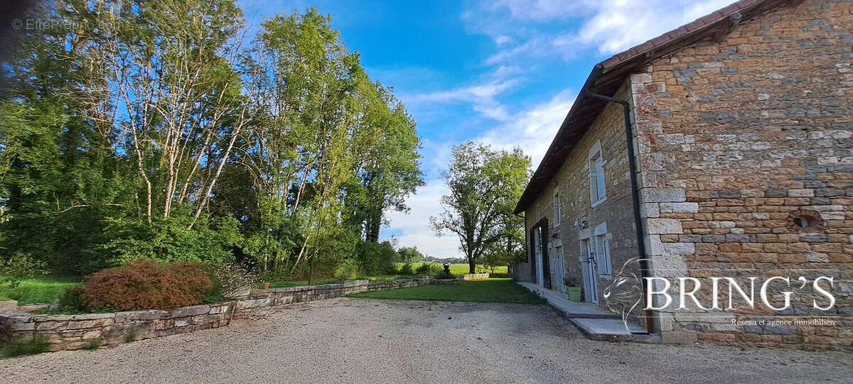Maison à SAINT-ETIENNE-DU-BOIS