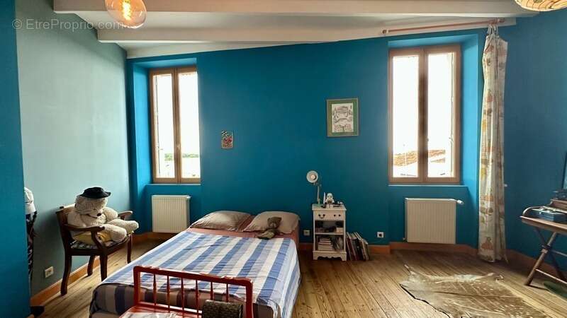 À VENDRE – BARBEZIEUX-SAINT-HILAIRE (16) – Propriété de caractère - cœur de ville - photo 5