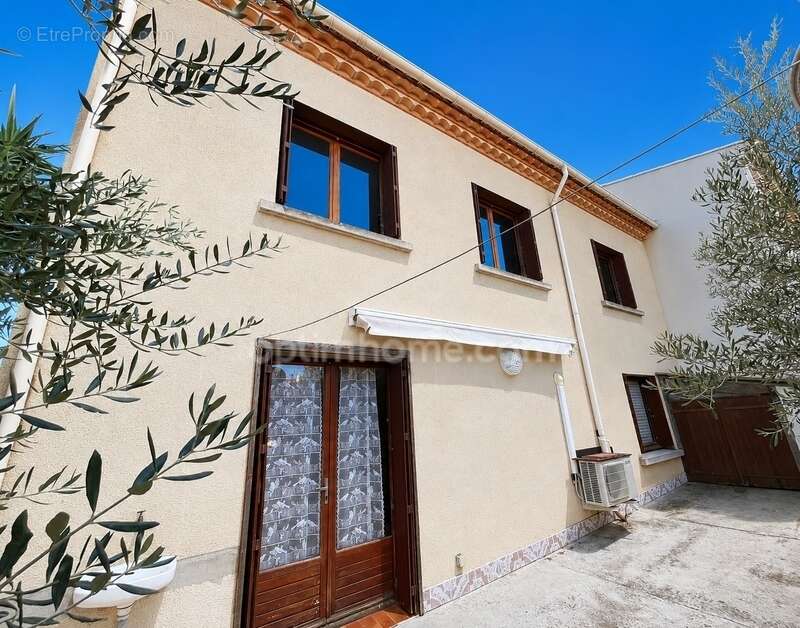 Maison à MONTBLANC