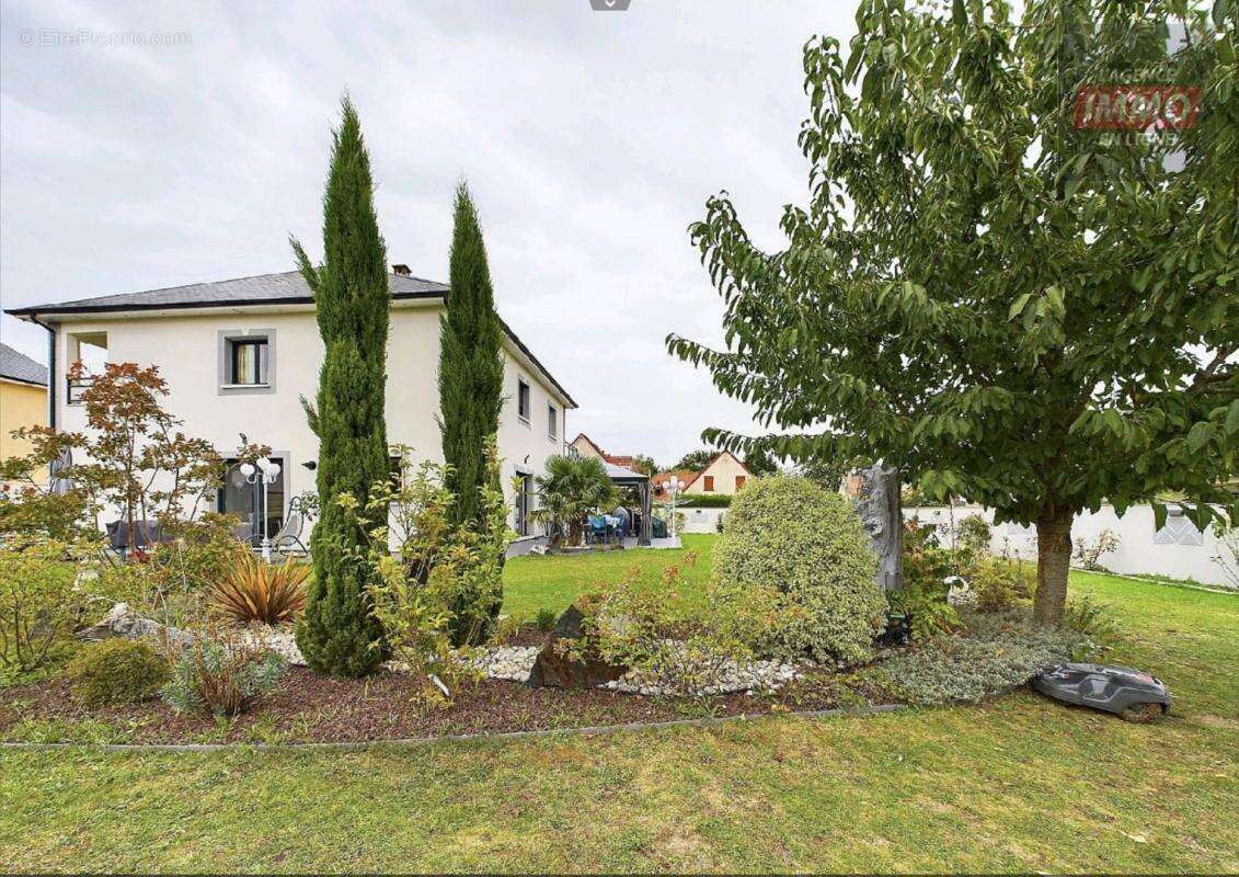 Maison 310 m² à Oissel  - photo 2