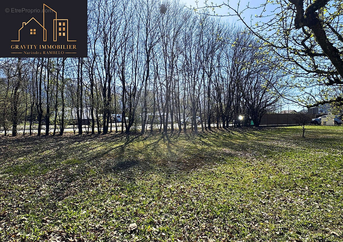 Terrain à MARIGNIER