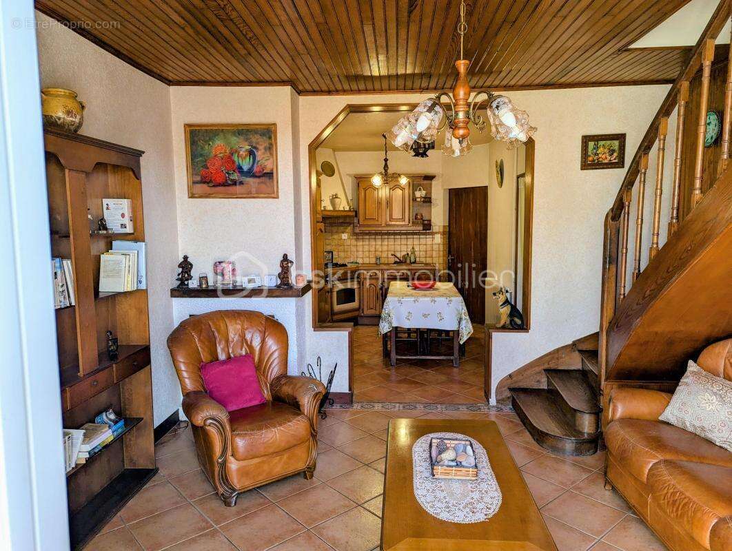 Maison à SAINT-CHRISTOPHE-DE-DOUBLE