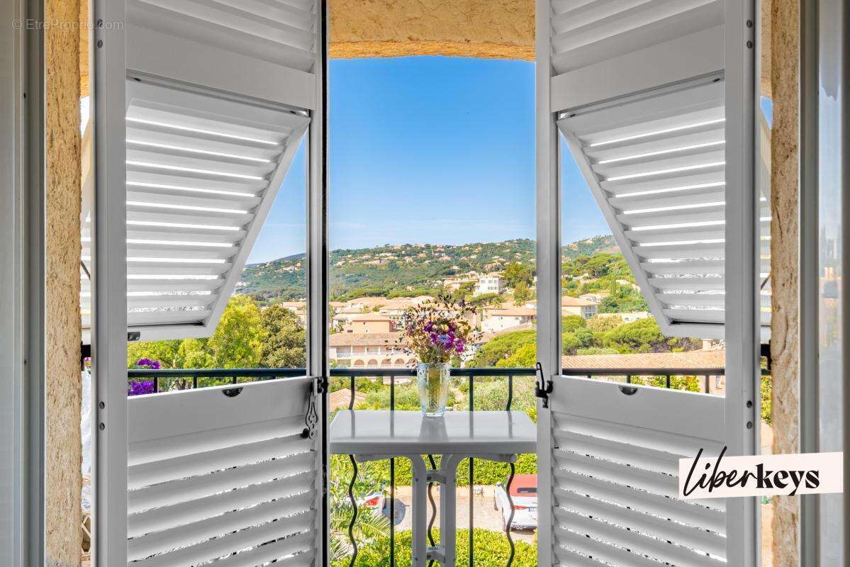 Appartement à ROQUEBRUNE-SUR-ARGENS