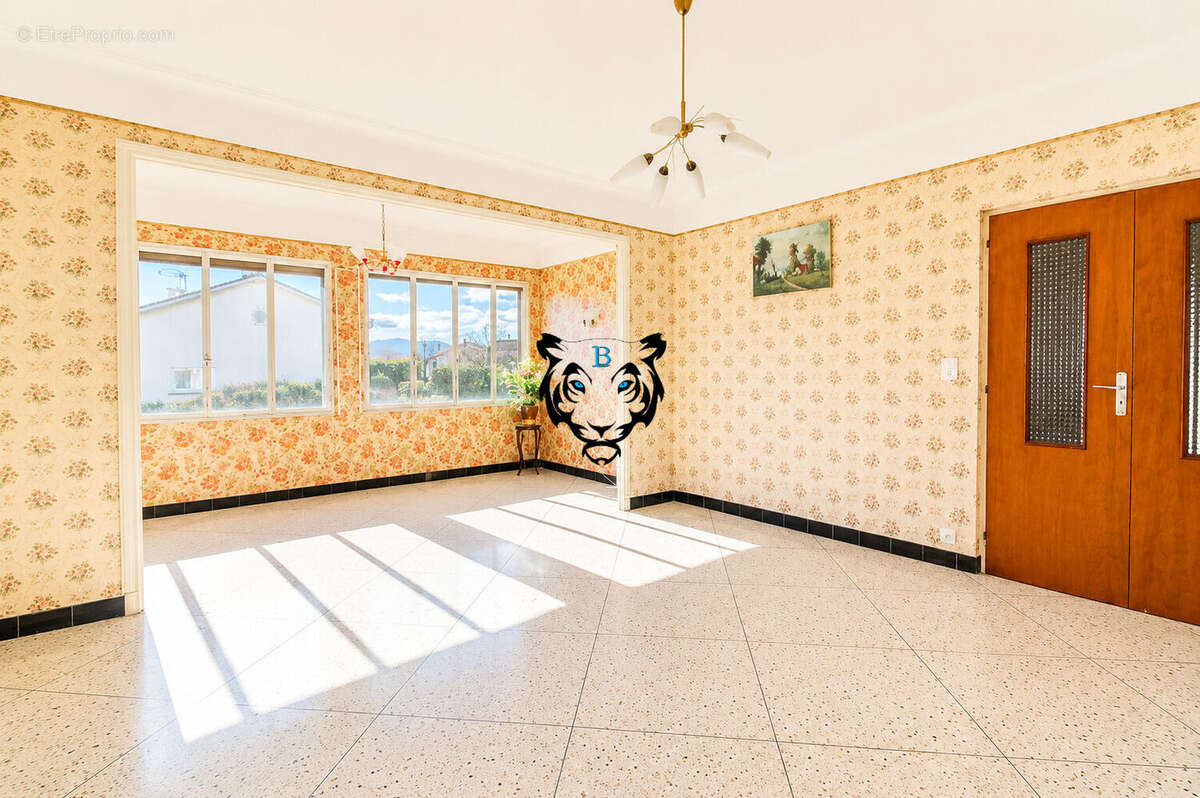 Maison à LE MUY