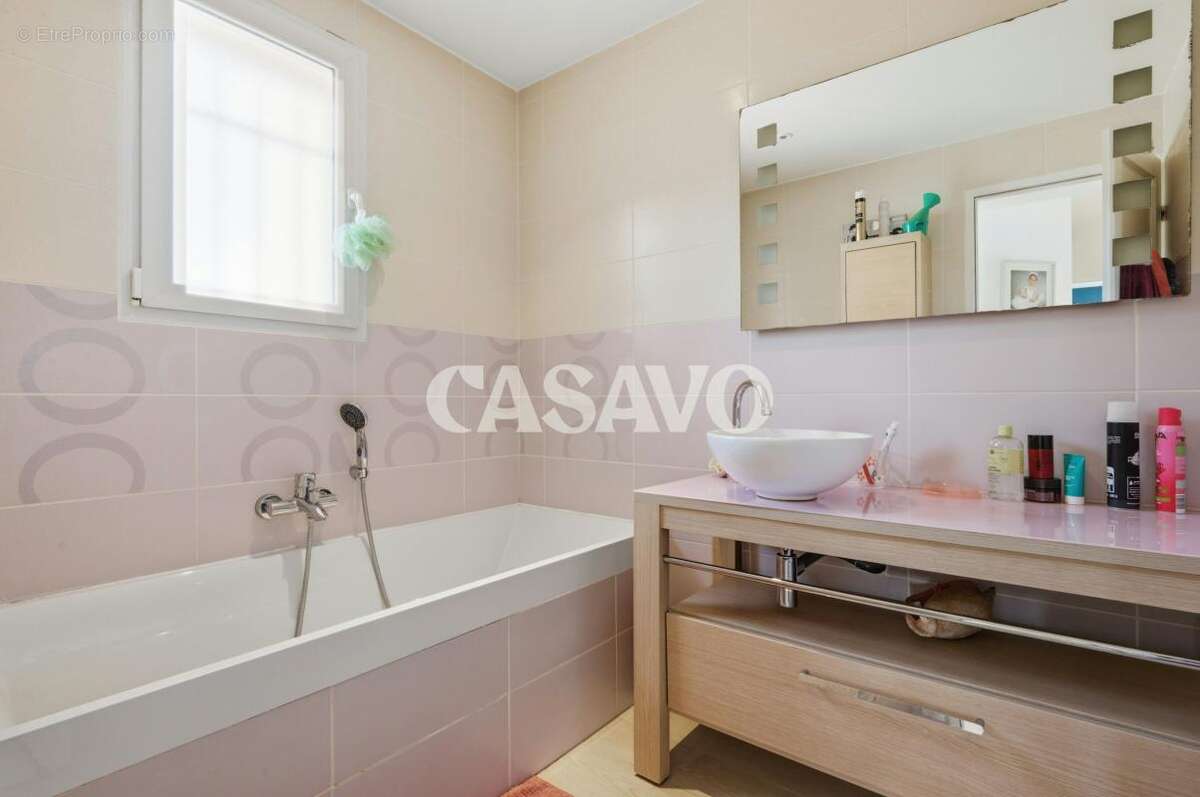 Vente Maison 6 pièces de 220m² - 13109 Simiane-Collongue - photo 24