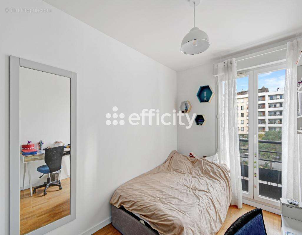 Appartement à COURBEVOIE