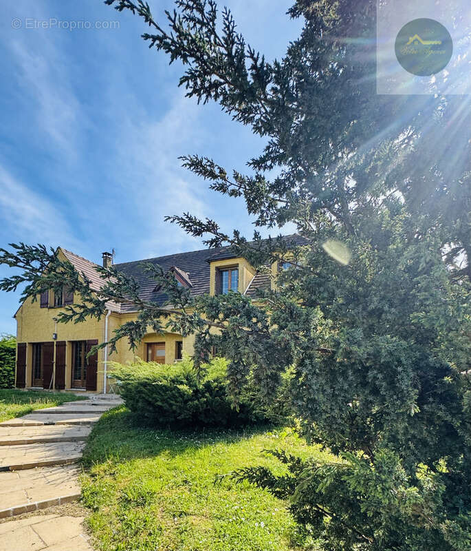 Maison à EGREVILLE