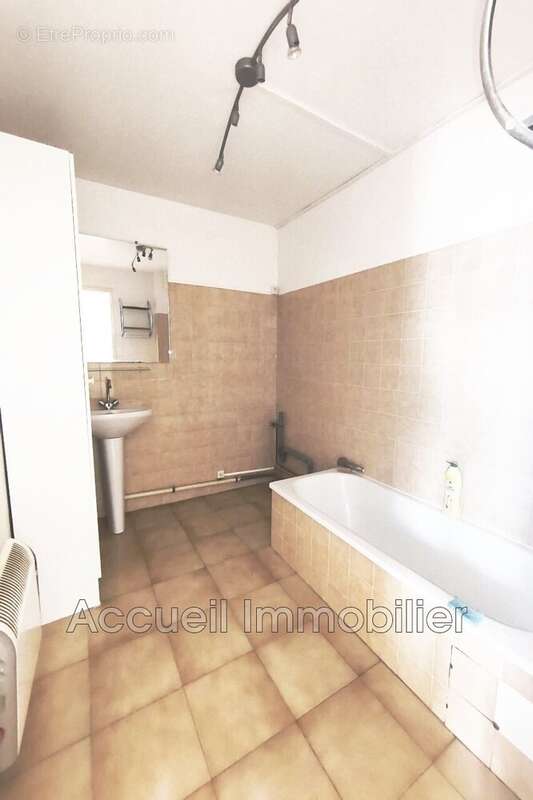 Appartement 64 m² à Le Grau-Du-Roi  - photo 5
