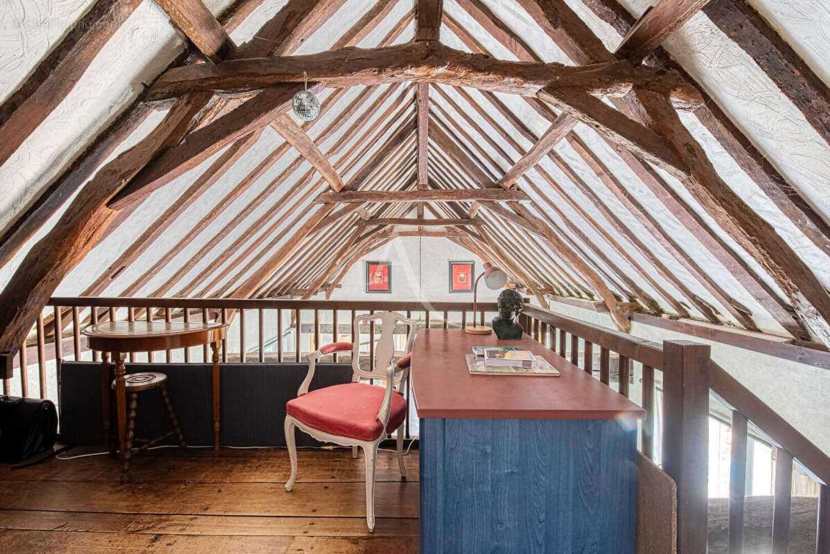 Maison de caractère à vendre à La Possonnière, implantée sur un magnifique terrain d'un hectare. - photo 6
