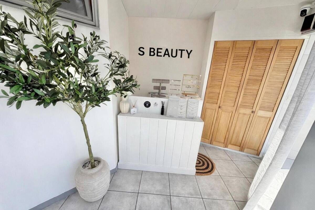 Photo 1 - Commerce à NIMES