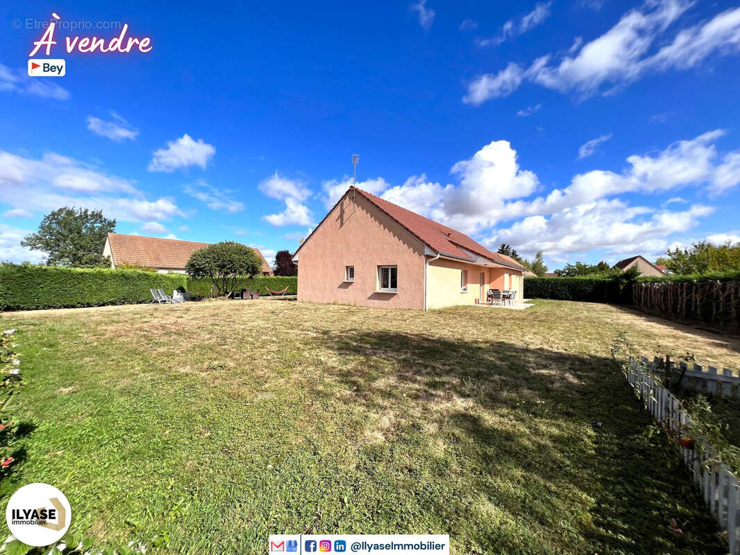 Maison 5 pièces  4 CH  1101 m2 - photo 9