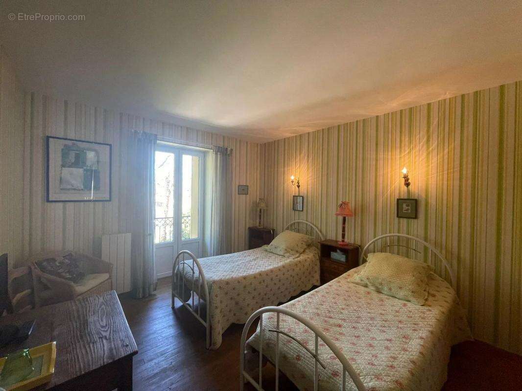 Maison à LA TOUR-SUR-ORB