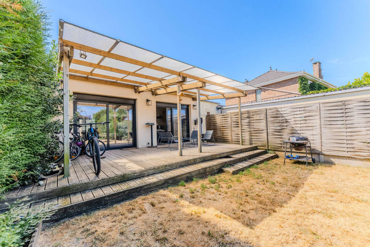 Plain pied familial avec grande piece de vie de 70m2 ! - photo 11