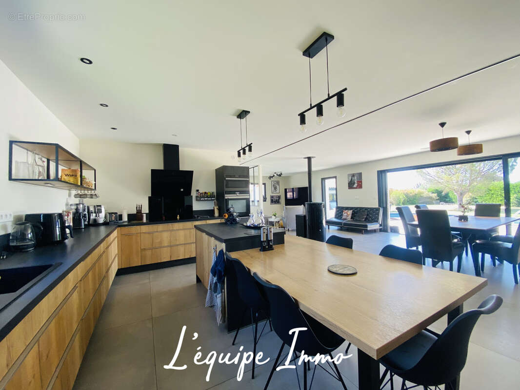 Villa T6 avec piscine et double garage - photo 7