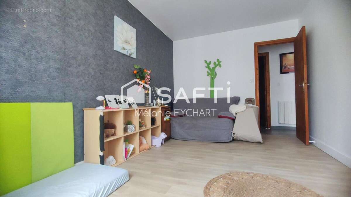 Maison 185 m² à Yvrac-Et-Malleyrand  - photo 6