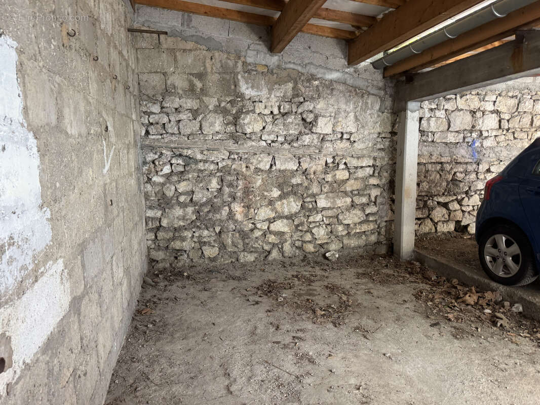 Parking à AIX-LES-BAINS