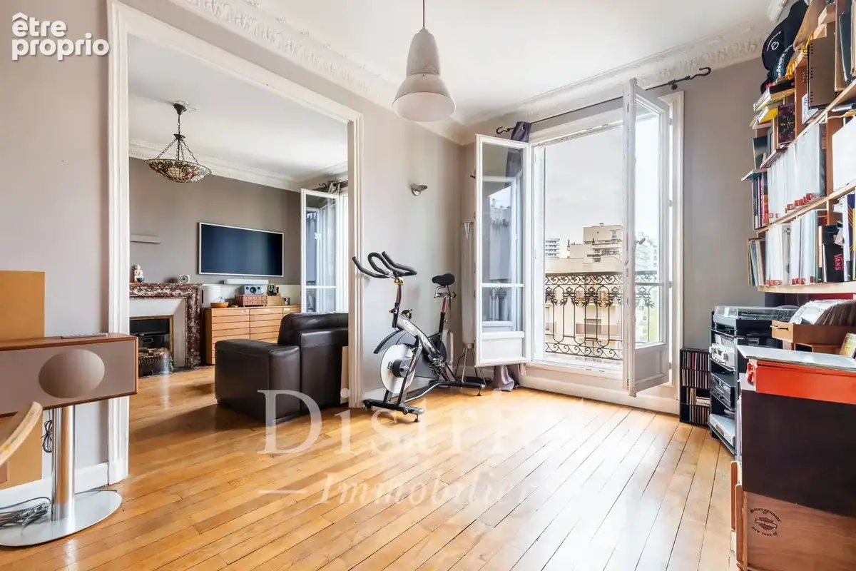Rue Desnouettes. Superbe appartement 65 m². Vue dégagée et balcon. - photo 5
