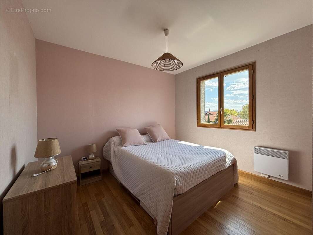 Maison à SAINT-CYR-SUR-LE-RHONE