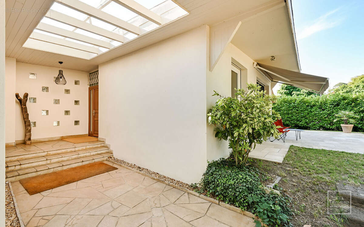 Maison à SAINT-CYR-AU-MONT-D'OR