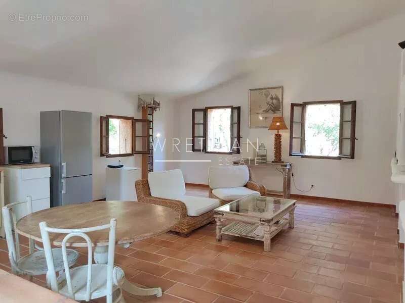 Maison à LA GARDE-FREINET