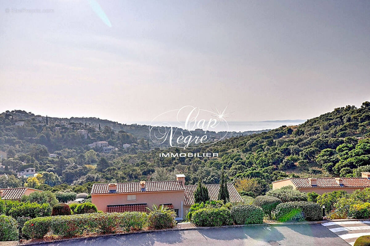 Appartement à ROQUEBRUNE-SUR-ARGENS