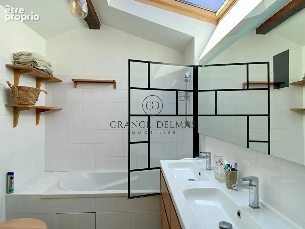 Appartement rénové immeuble pierre - CROIX BLANCHE - photo 11