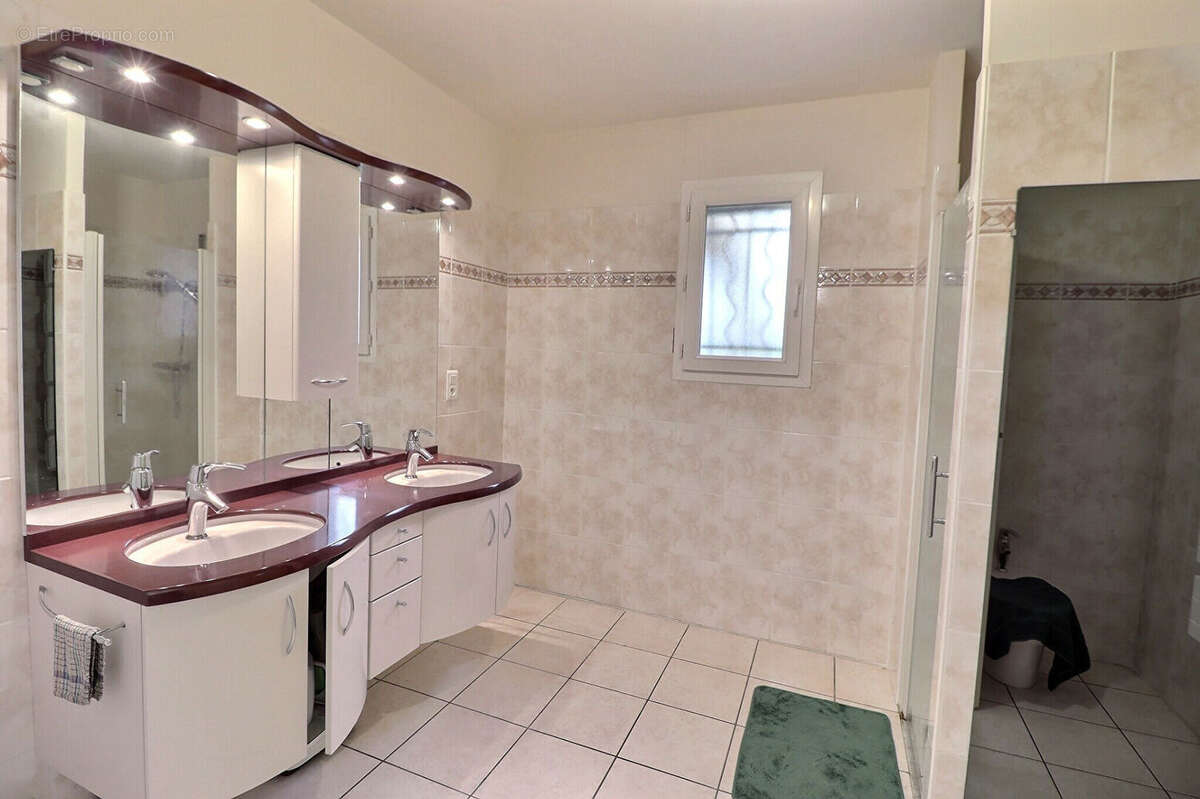 Maison à BAGNAC-SUR-CELE