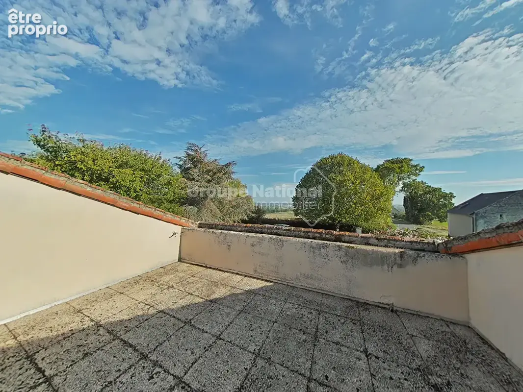 Exclusivité, propriété de caractère avec piscine, rooftop et dépendances à rilly-sur-vienne - photo 7