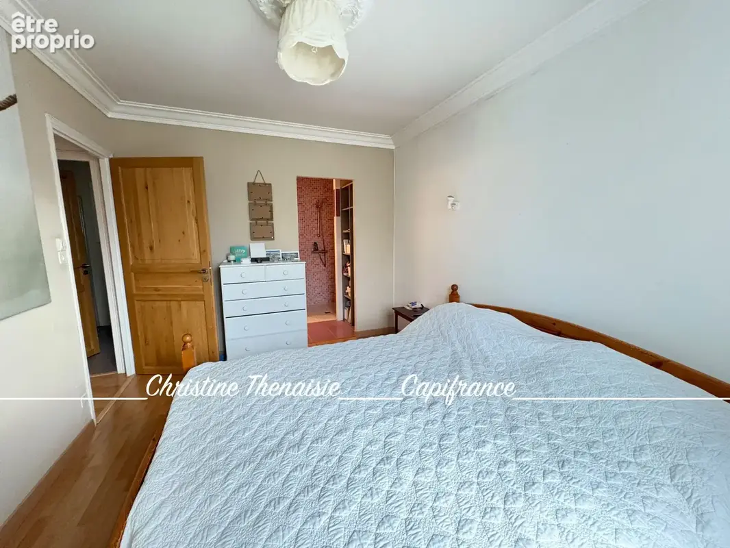 Maison à vendre sur un terrain de 2000 m2 - 4 chambres - Bureau - 3 salles d'eau - 3 wc - Dépendance de 110 m2 et garages LA GAR - photo 16