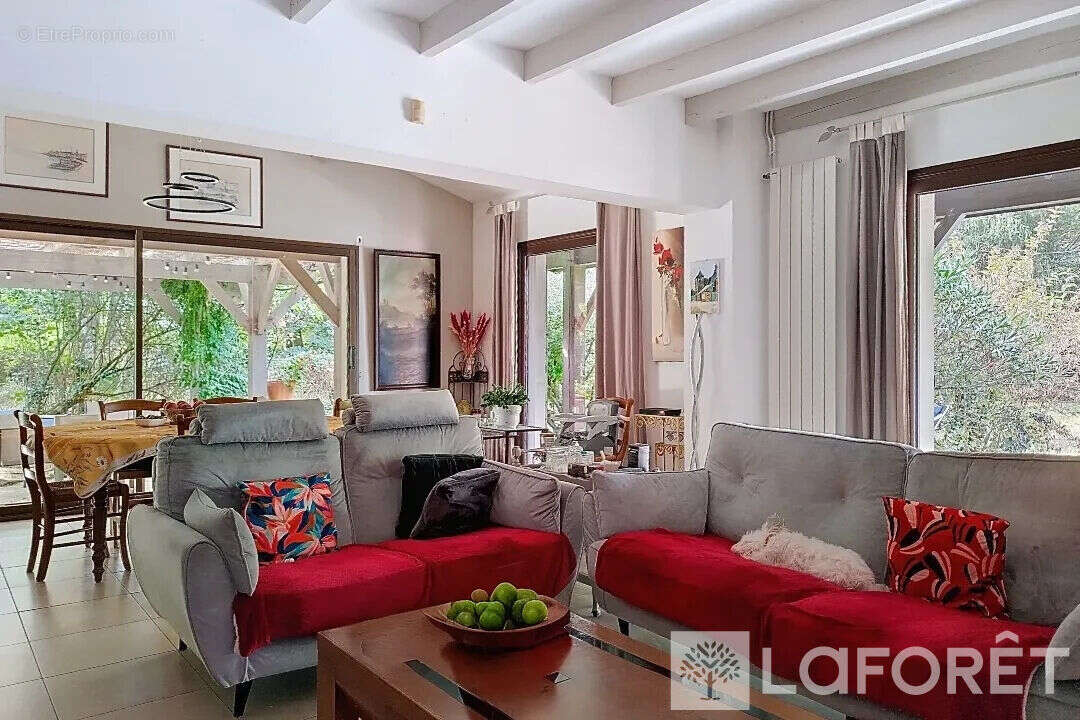 Maison à AUBIE-ET-ESPESSAS