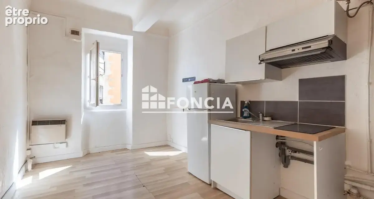 Saint-Mitre-les-Remparts - Studio fonctionnel de 14 m², idéal premier achat ou investissement - photo 2