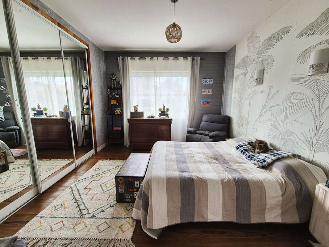 Maison à VILLENEUVE-DE-MARSAN