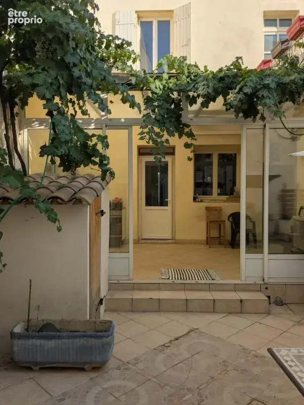 Ensemble immobilier/ 1 maison,1 dépendance,1 appartement en ville - photo 3