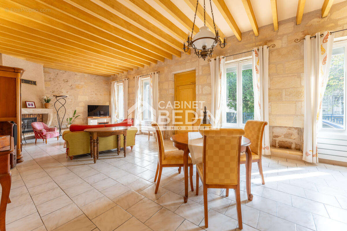 Maison à BLANQUEFORT