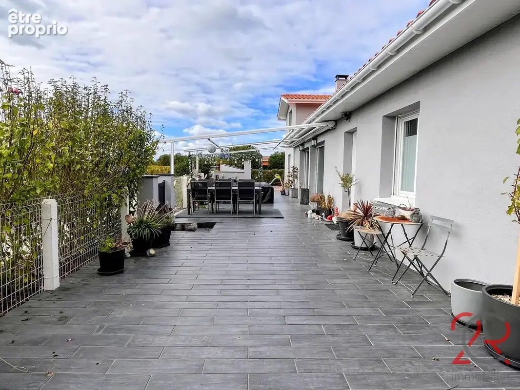 Maison aux beaux volumes avec 4 chambres, garage et piscine - photo 14