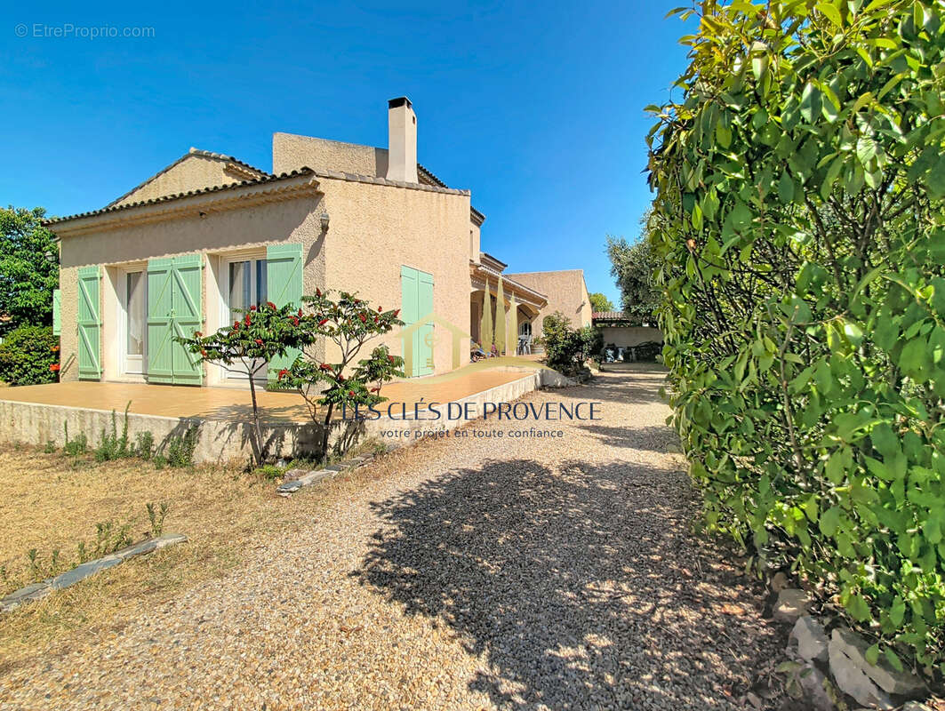 Villa de caractere au coeur de rognac - photo 12