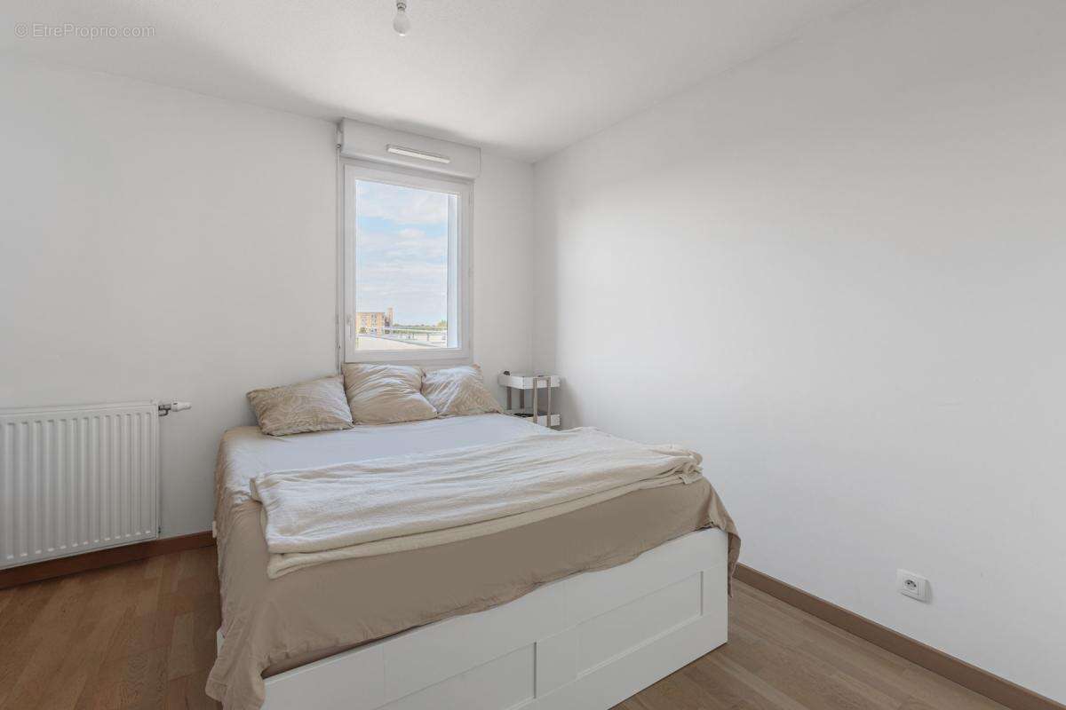 Toulouse 31400 : Appartement T2 37 m² – Dernier étage, terrasse 26 m² et parking - photo 5