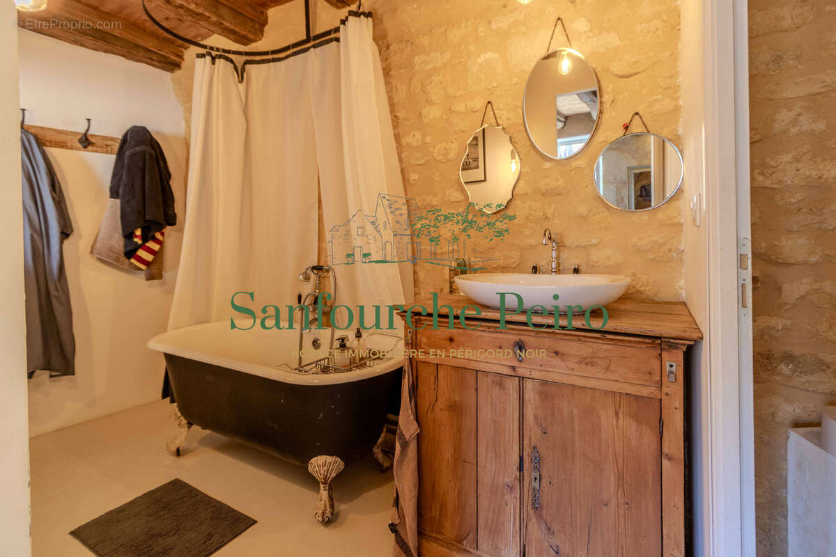 Au cœur de la Bastide de Domme - Vallée de la Dordogne - photo 16