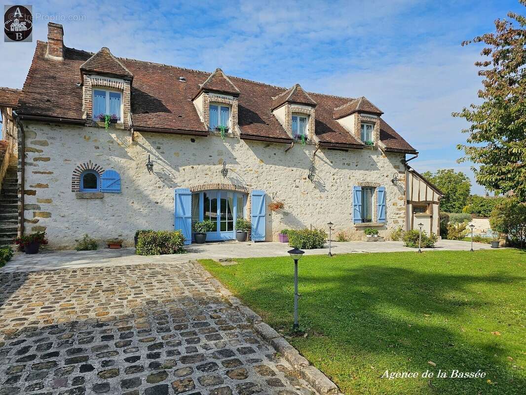 Maison 427 m² à Provins  - photo 2