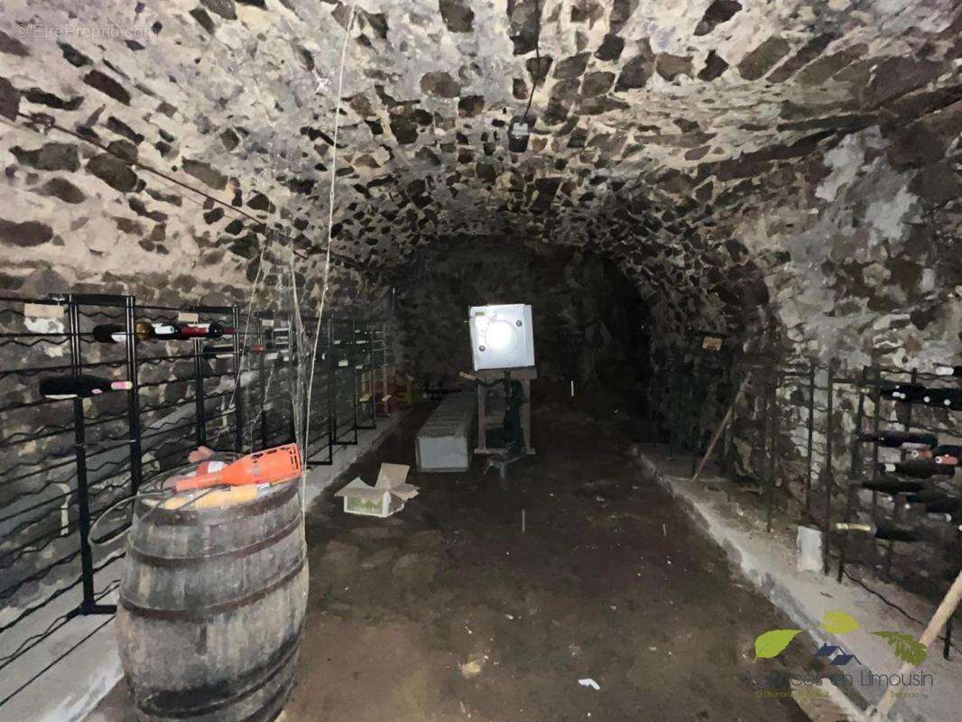 Maison à SAINT-LEONARD-DE-NOBLAT