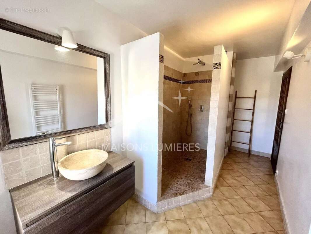 Maison à SAINT-SATURNIN-LES-APT