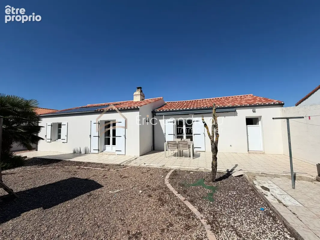À quelques pas des commerces   Maison 3 chambres avec garage de 42 m2 et terrain clos de 798 m2 - photo 12