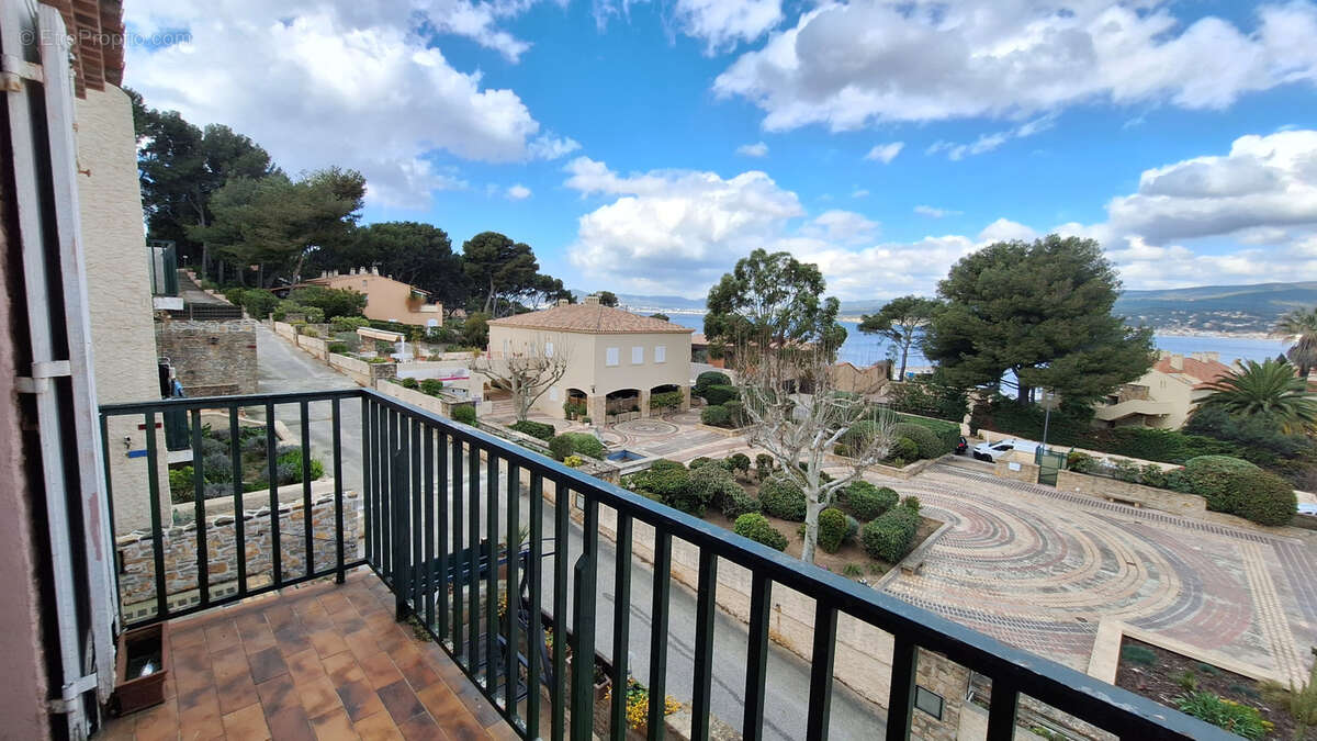 Appartement à SAINT-CYR-SUR-MER