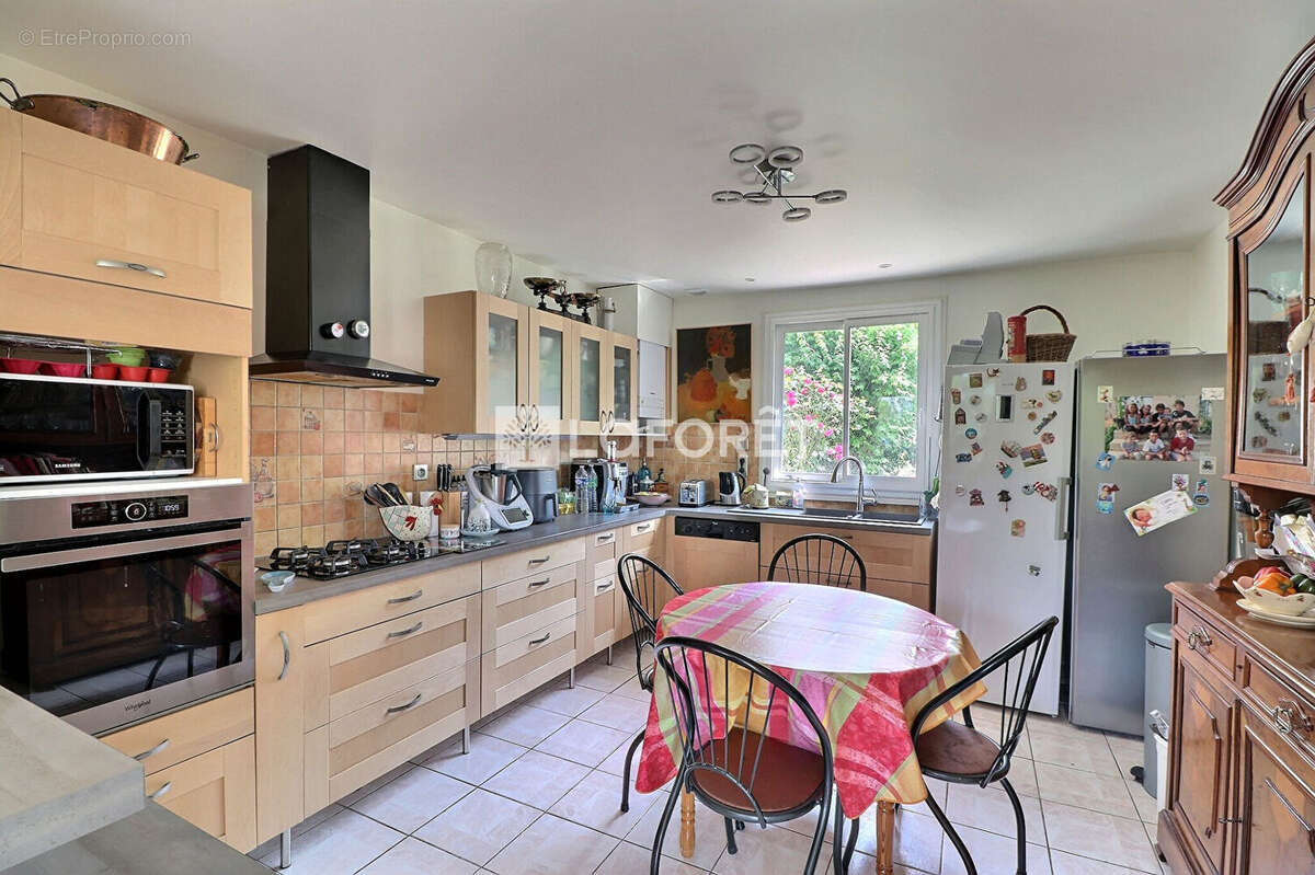 Maison Prunay Sur Essonne 8 pièce(s) 161.54 m2 - photo 5