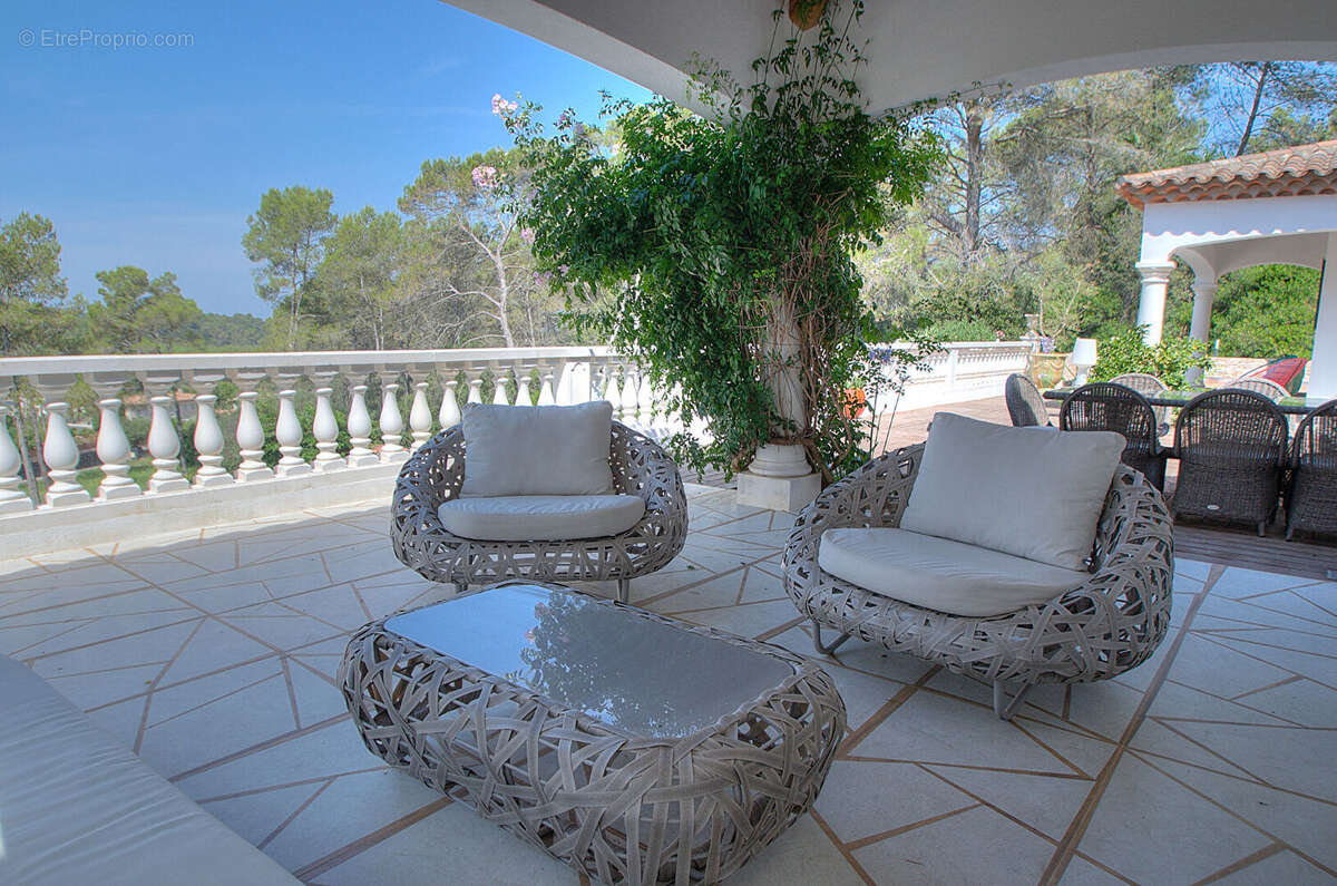 Villa grand terrain 7 pieces domaine securise  garage piscine a puget sur argens - photo 8