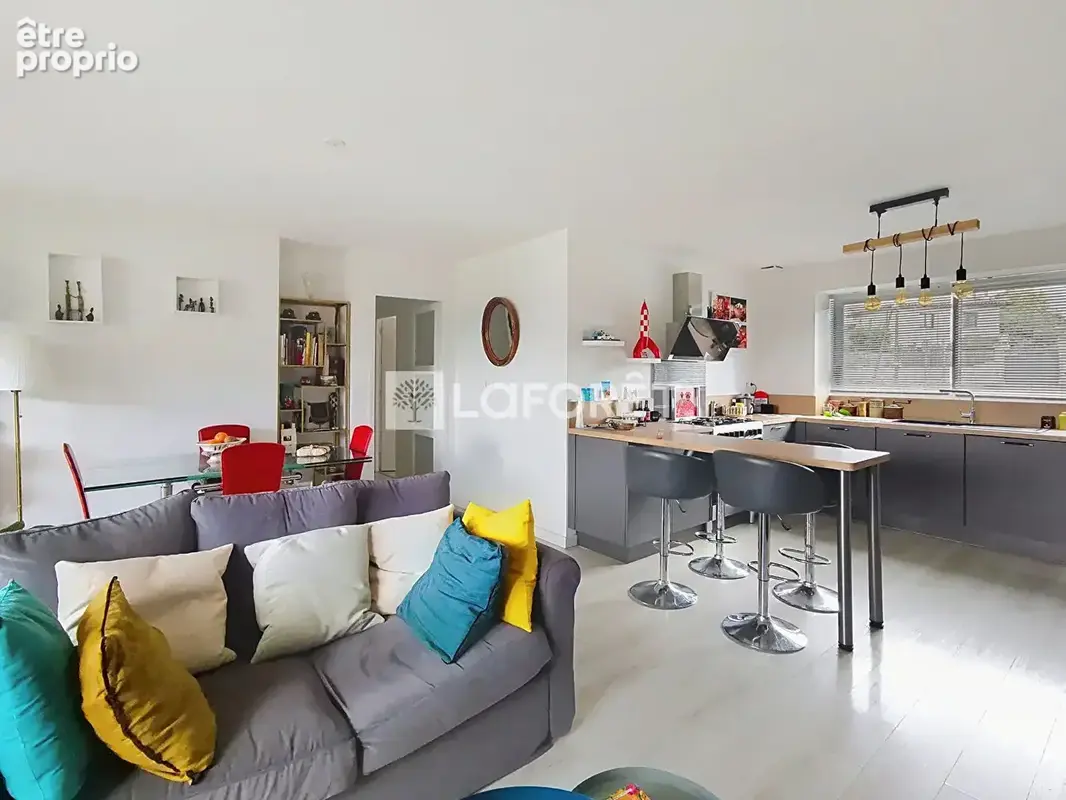 RARE  Appartement 4 pièces,  rénové 2021 avec balcon , Petite copropriété , Reyrieux - photo 9